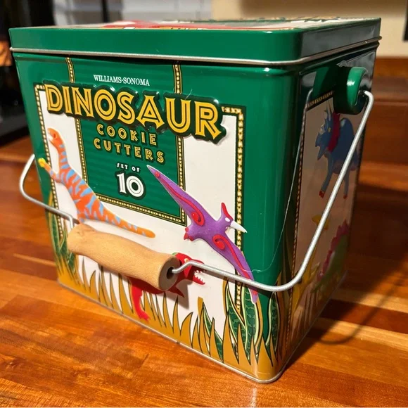 Williams Sonoma Dinosaur Cookie Cutters Set in Green Tin