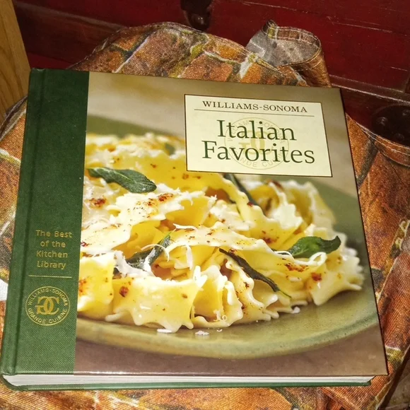 Williams Sonoma Green Accents Coffee Table Book