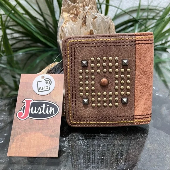 💥NWT💥 Justin Boot Company Studded RFID Southwest Brown Leather Wallet