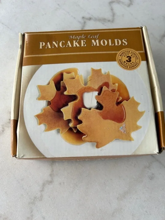 Williams Sonoma Maple Leaf Pancake Molds - Brown and Cream