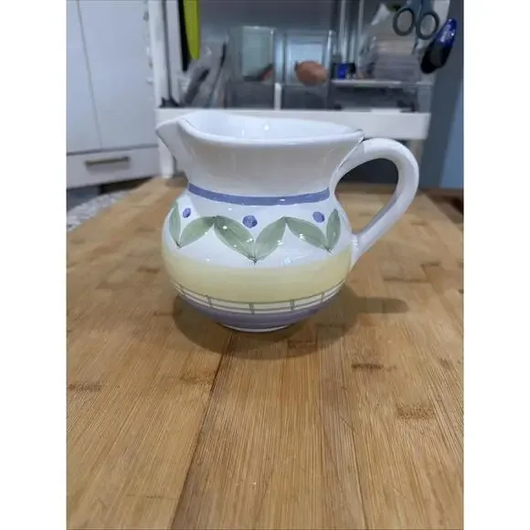 VTG Williams Sonoma Marisol 32 Oz Pitcher 5 3/4” Tall *
