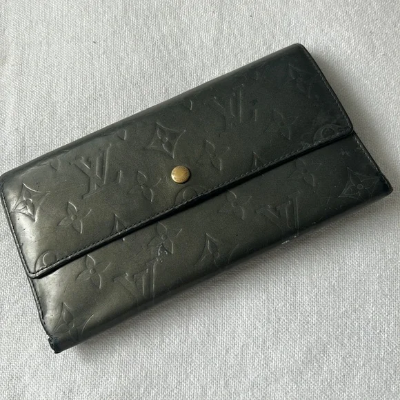 Louis Vuitton Gris Art Deco Monogram Vernis Sarah Wallet