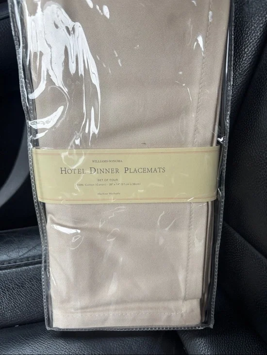 NWT Package of Four Williams Sonoma Hotel Dinner Placemats