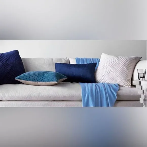 Williams-Sonoma Home Signature Navy& Linen throw pillow w/ feather inserts 14x22