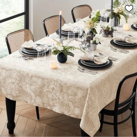 PREVIOUSLY LOVED WILLIAMS SONOMA TABLECLOTH 70x 108