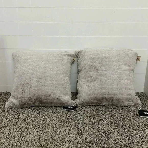 Ugg Dawson Textured 2 Pillows of Set