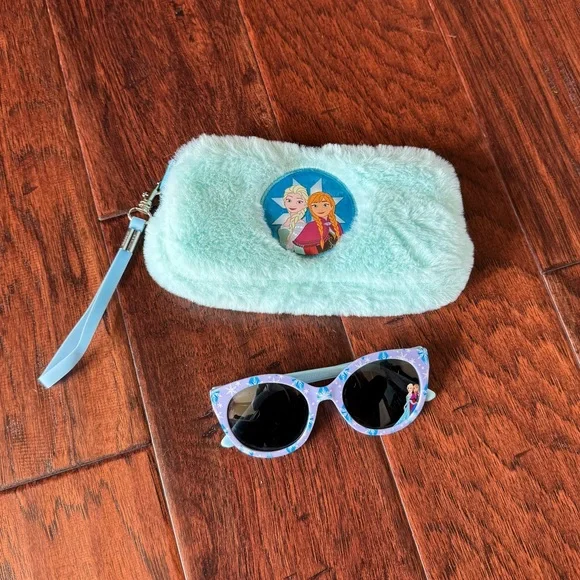 Frozen Kids Sunglasses and Fur Case Set