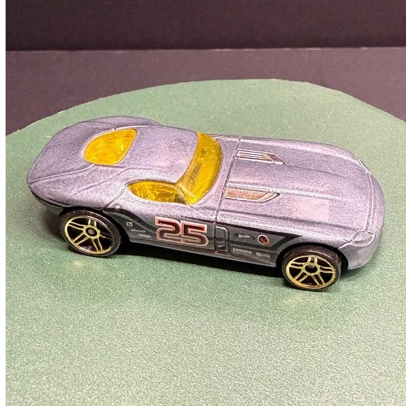 Hot Wheels Fast Felion Silver Metallic 25 Racing Diecast Car Gold Wheels D13