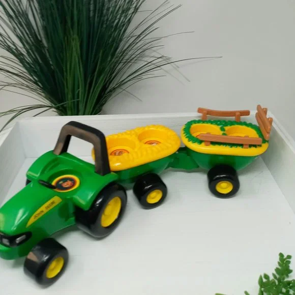 John Deere Toy Tractor & Trailer