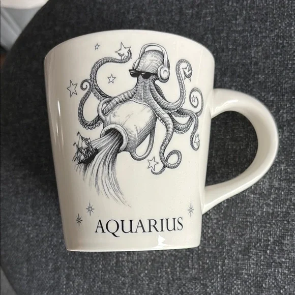 Williams Sonoma Aquarius Mug with Descriptive Words Inside Rim