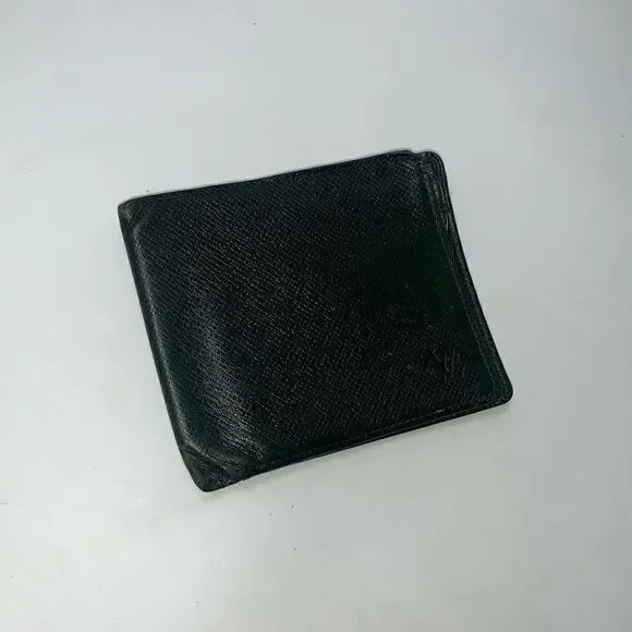 💥AUTHENTIC💥 Louis Vuitton Mens Leather Bifold Wallet Green