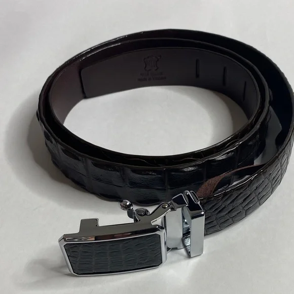Elegant Black Crocodile-Embossed Leather Belt with Silver Buckle