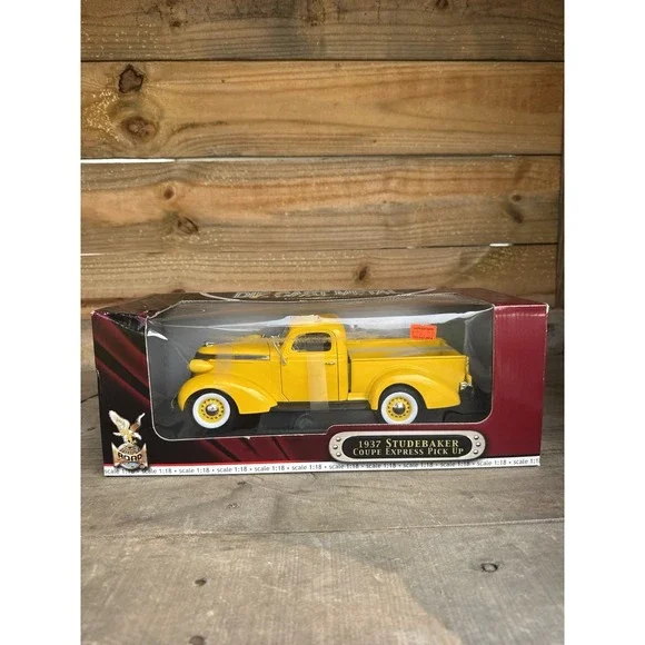 Road Signature Deluxe Edition 1937 Studebaker Coupe Express Pick Up‎ Truck 1:18
