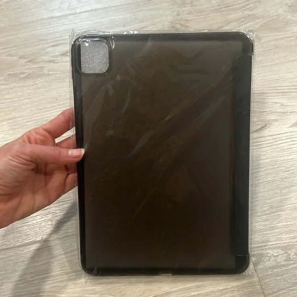 Black iPad Pro 11” slim case with cover