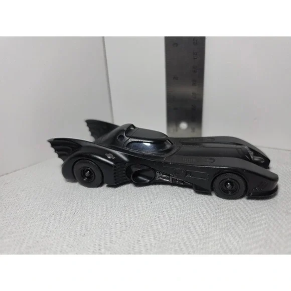 Jada Toys 1989 Batmobile diecast model car in a 1:32 scale