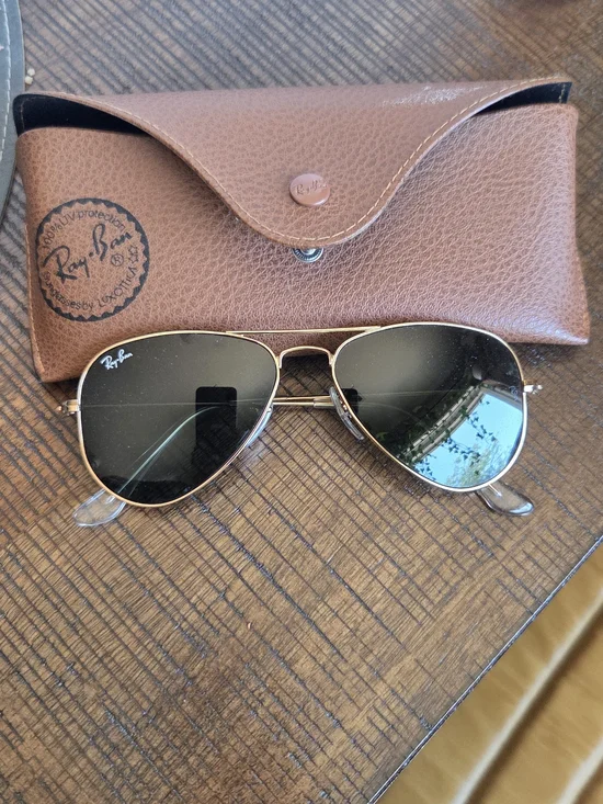 Ray-Ban Gold Frame Aviator Sunglasses with Black Lenses