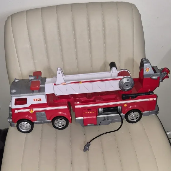Paw Patrol Marshall Red Kids Fire Truck Toy with Extendable Ladder