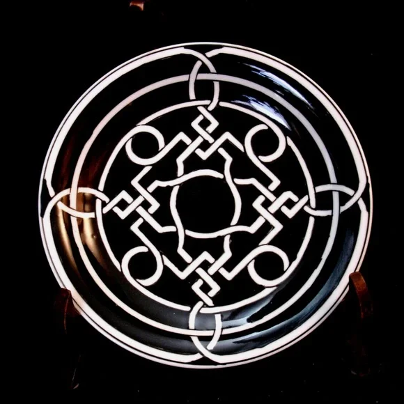 Z Gallerie - Labyrinth Dinnerware Greek Key 8.5