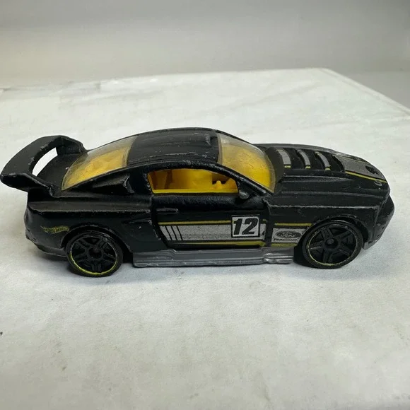 Hot Wheels‎ Custom 12 Ford Mustang Black Ford Racing 12 Performance 2011 Mattel