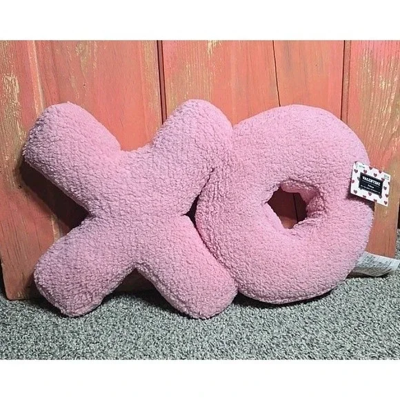NEW with Tags XOXO Pink‎ Pillow Decorative Valentine Love 20x12