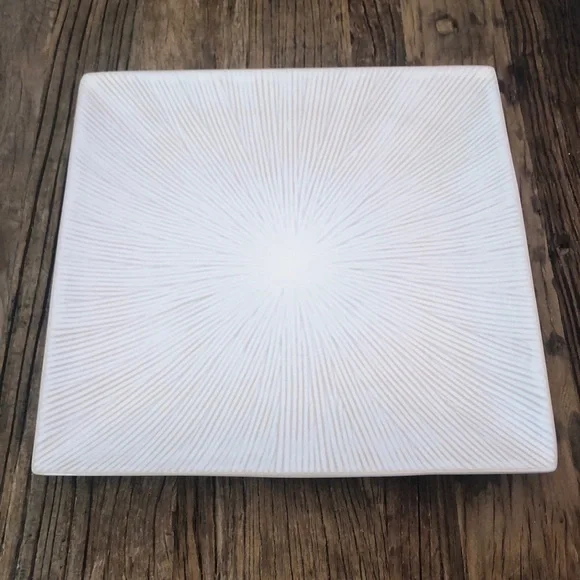 Z Gallerie Dinnerware Plate Set