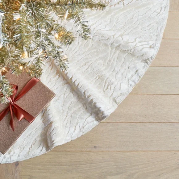 Z Gallerie Cachet Tree Skirt