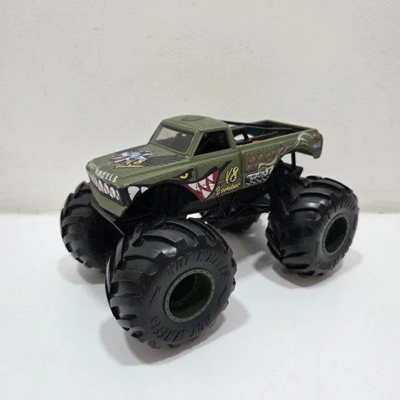 Hot Wheels Monster Jam Trucks V8 BOMBER 1:24 SCALE Truck Vehicle Used