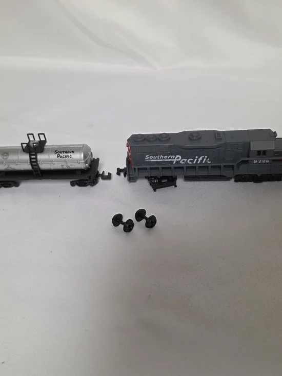 Southern Pacific Locomotive 9725 High Speed N Scale & Tank Car