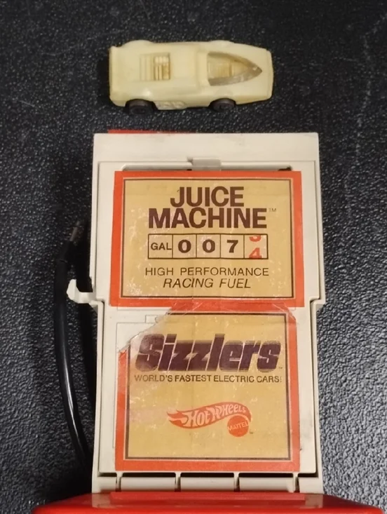 Hot Wheels Juice Machine Racing Fuel Accessory - Cream Toy Car Included
