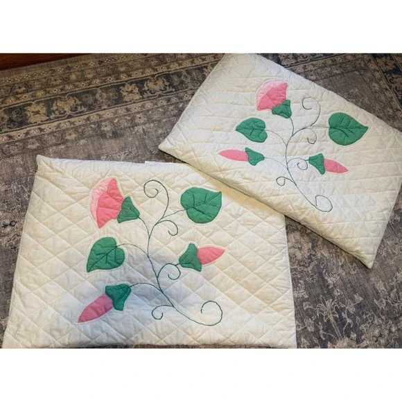 VTG Pair of Hand Appliqued/Embroidered Floral Standard‎ Pillow Shams