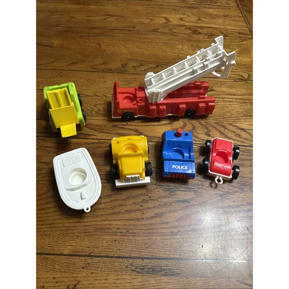 Vintage Fisher Price Little People FireTruck, Boat,police Big Ladder 6 Vehicles