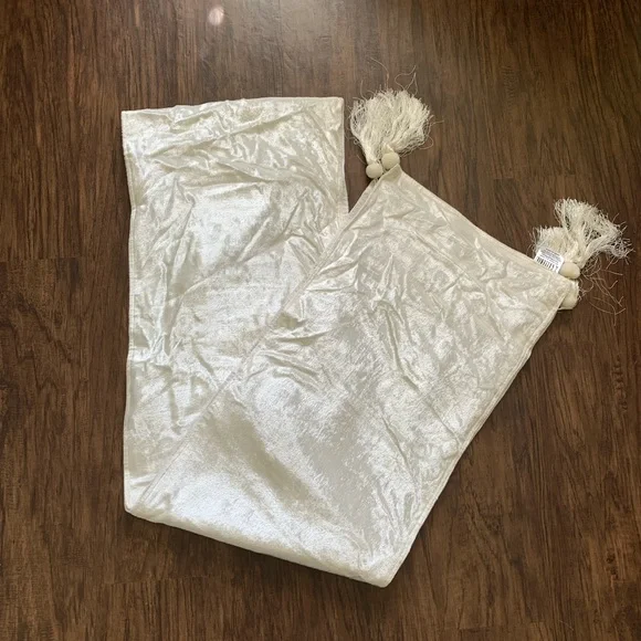 Z Galleris throws size 12.5” wide 96” length