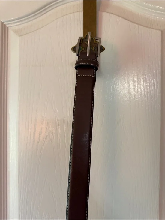 E29 Men's Brown Leather Belt with Contrast Stitching