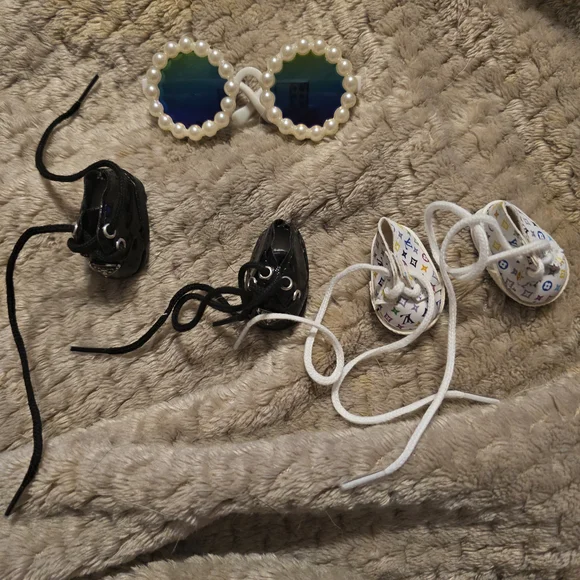 Pearl-Accented Kids Sunglasses with Black and White Frames Shoes For Plush Charm