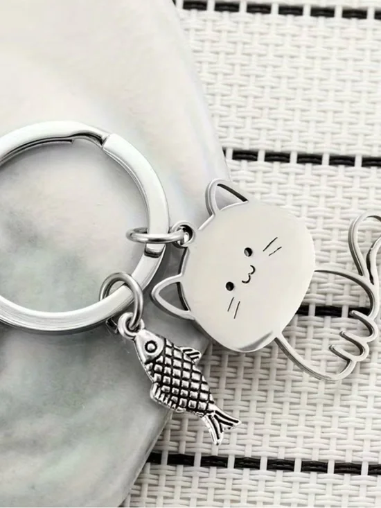 Silver Cat Face Keychain with Fish Charm - Cute Cat Pet Accessory