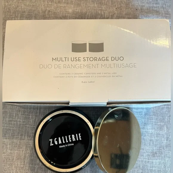 Storage containers