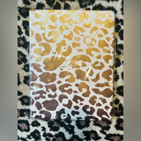 NWT🎁 Black & gold leopard print Apple iPad Pro Cover | NEW/NWT IN PLASTIC