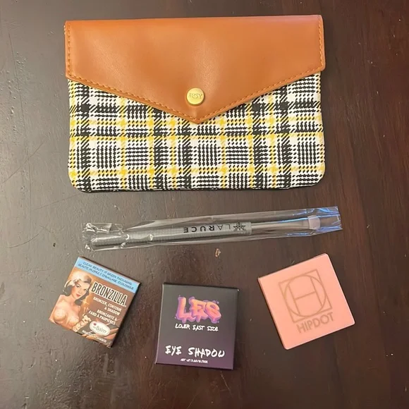 NWT Ipsy make up bag and make up
