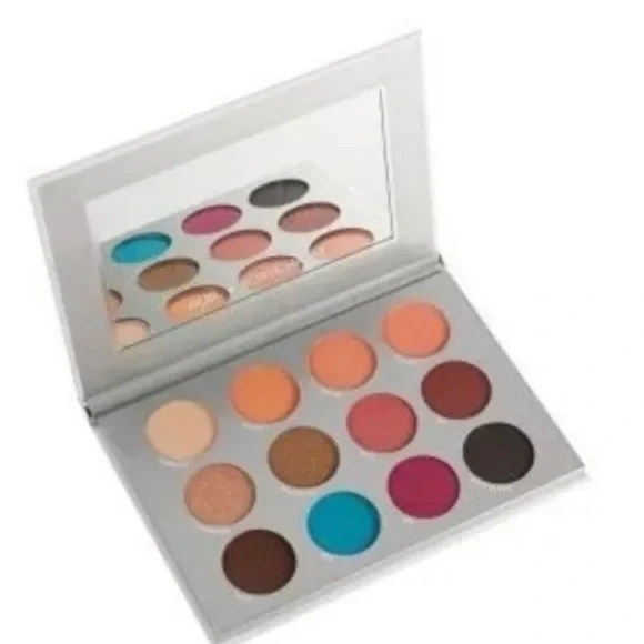 New PÜR X BoxyCharm Eyeshadow Palette