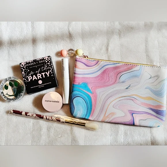 Ipsy Bag & NEW Makeup Products- Eyeshadow Palettes, Brow Gel