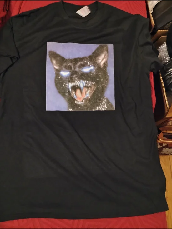 Black kitty Cat Graphic Tee - Pets Cat 21 inches p2p