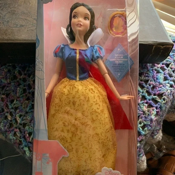 Disney Princess Snow White Doll with Character Pendant