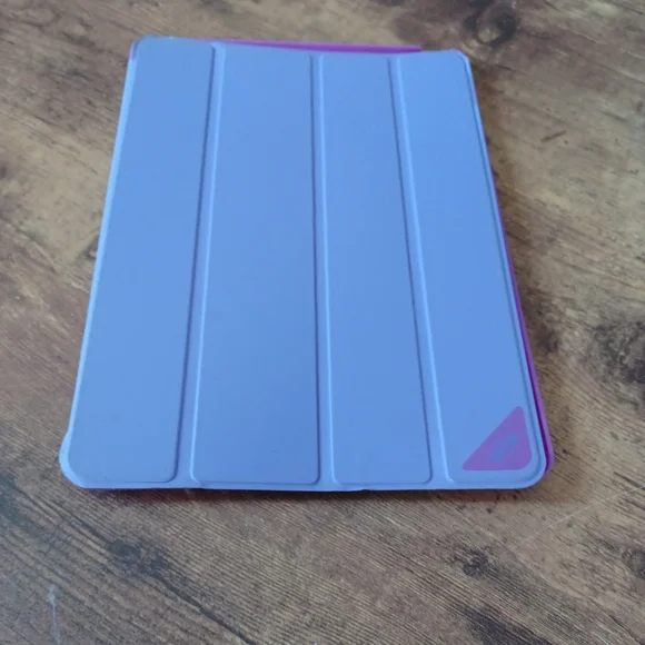 Ipad A generation purple cover