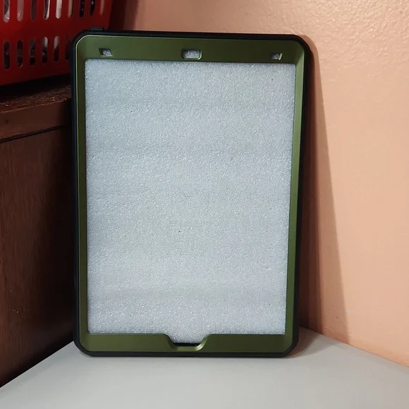 Unicorn Beetle Pro Green & Black Ipad Cover No built-in screen protector