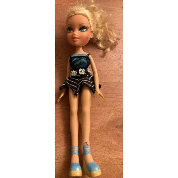 Vintage Bratz 2001 MGA‎ Doll & Treasures Cloe Outfit