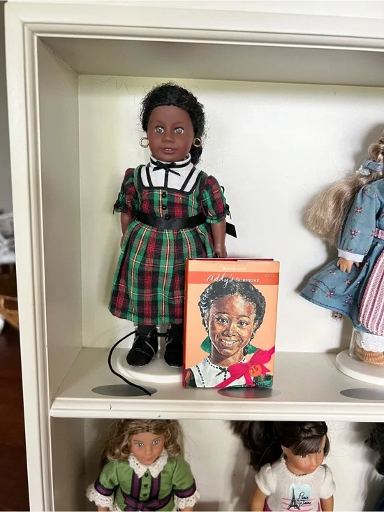 American Girl 25th Anniversary 7 Mini Dolls/books/White wood Display-retired.