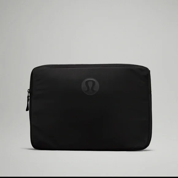 NWT Lululemon New Crew Laptop Sleeve Black