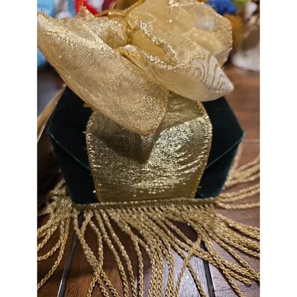 Peniel Pillows Green‎ And Gold With Key