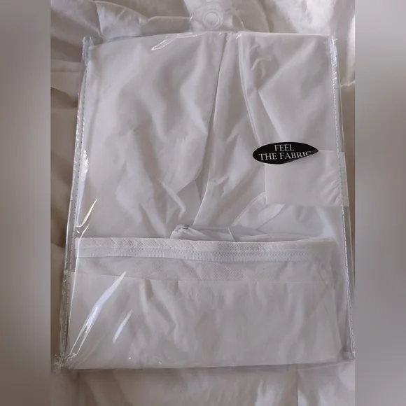 NWT 2 Waterproof Pillow covers