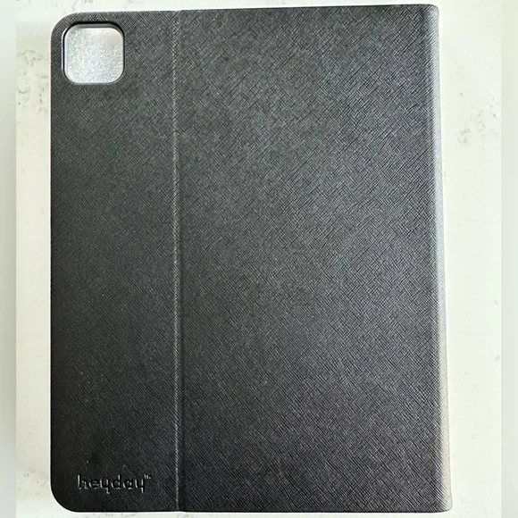 NWOT. Heyday Apple iPad folio cover in Black.Saffiano 10.2” iPad or 10.5iPad Air